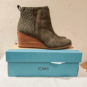 TOMS Clare Wedge Booties – Size 8.5 – New in Box
